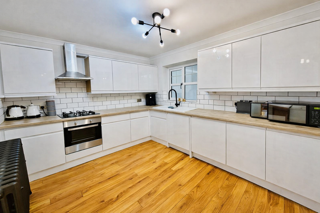 15, Chaucer Close, Gateshead photo 4
