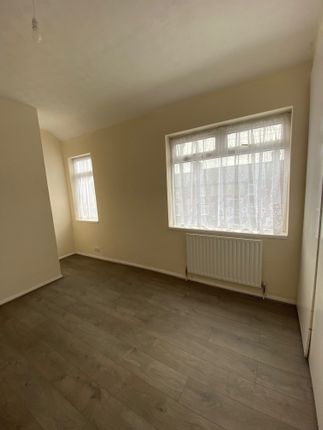 Terraced house to rent in Church Road, Edlington, Doncaster