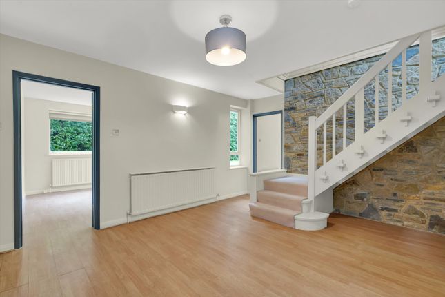 Golf Club Road, Weybridge photo 2