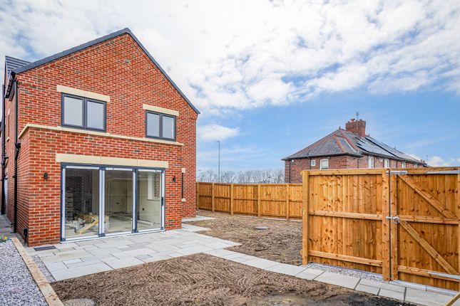 Detached house for sale in Farriers Walk, Pontefrct