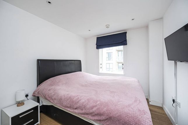 Flat for sale in Seven Sea Gardens, Bow, London