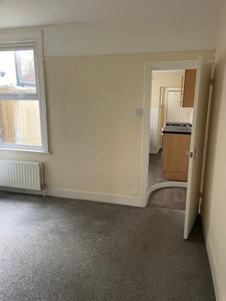 5 , Salisbury Road, Chatham photo 5