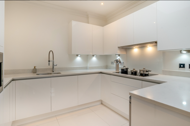 2-bed flat on Rainville Road, London, £4,117/mo