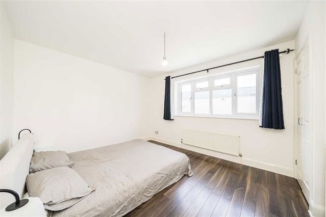 38, Hainton Close, London photo 4