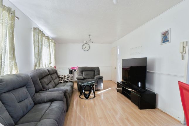 45, Columbus Square, Erith photo 4