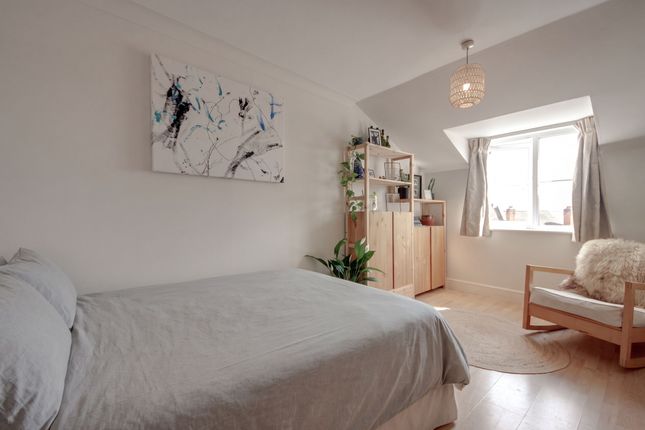 23 Gladesmere Court, Watford photo 4