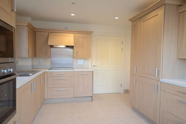 38, Hampshire Lakes, Hammond Way photo 2