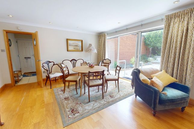 2, Staithe Close, Horning photo 3