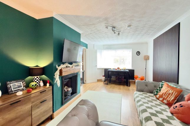 24, Wyngarth, Swansea photo 3
