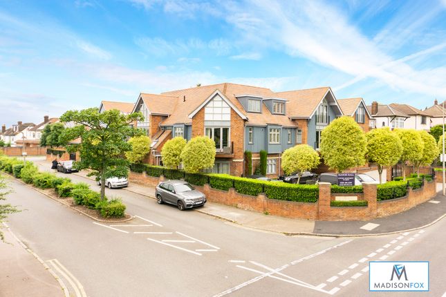 Thumbnail Flat to rent in Manor Road, Chigwell, Essex