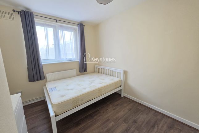 14 Thornaby House (Room 3), Canrobert Street, London photo 4