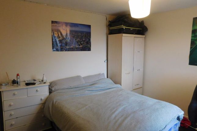Shared accommodation to rent in Harlaxton Drive, Nottingham