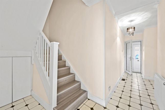 42, Albany Court, Epping photo 4