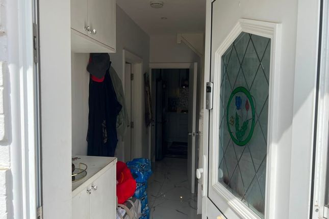16, West Ridge Gardens, Greenford photo 2