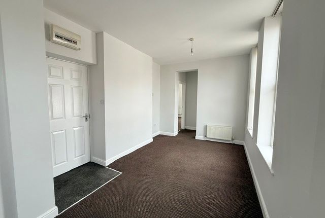 18, Crewe photo 3