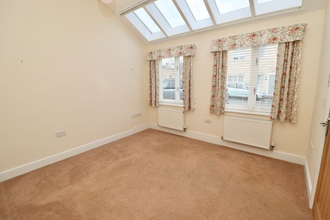 7, Ambrose Court, Lincoln photo 2