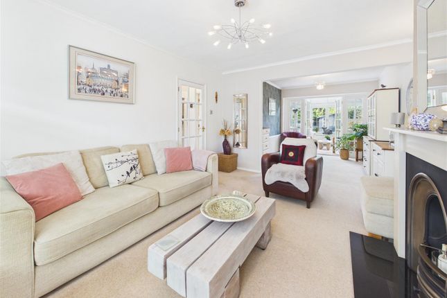 50, Wolsey Drive, Walton-On-Thames photo 4