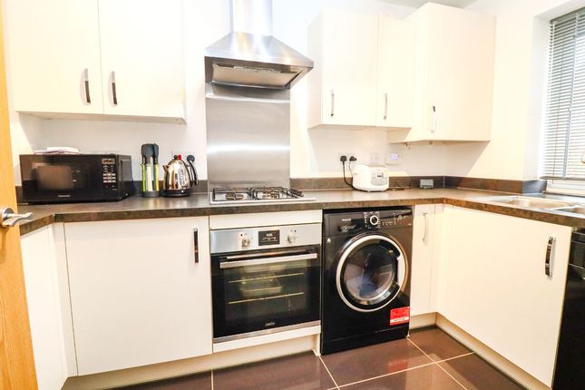 4 Glen Grove, Bedford photo 2