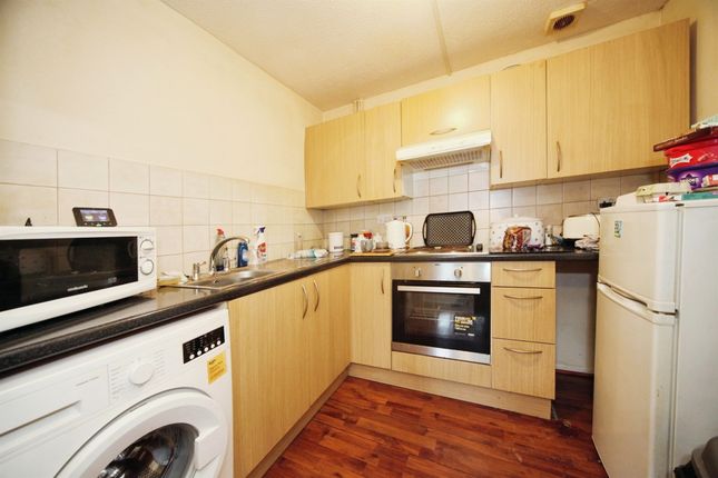 Property for sale in Kingsley Road, Luton