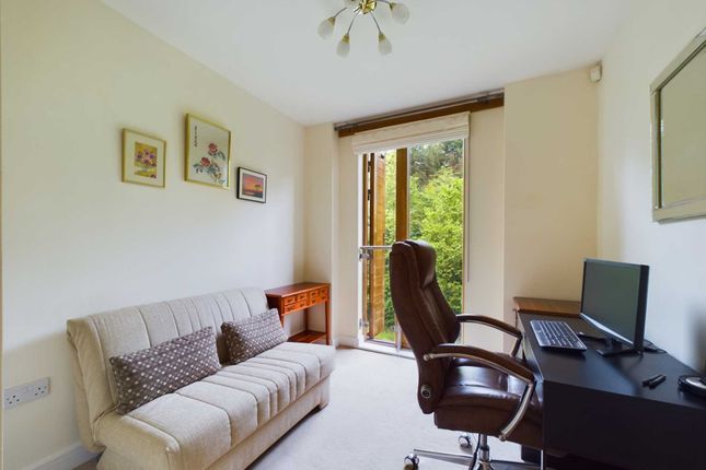 Flat for sale in Cliveden Gages, Taplow - No Upper Chain