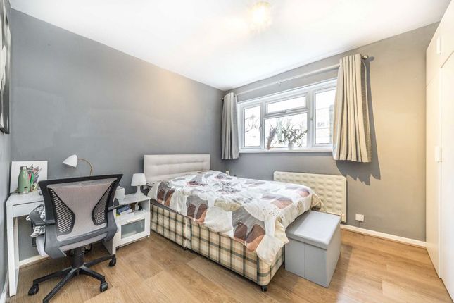 Flat 23, Romily Court, Landridge Road, London photo 4