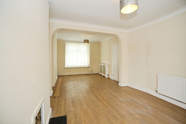 8, Oakfield Street, Caerphilly photo 4