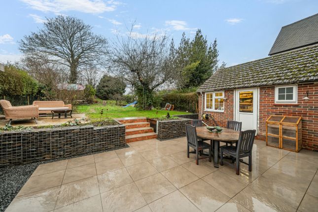 22, Chaundlers Croft, Farnham photo 4