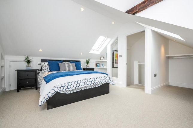 Flat for sale in Richmond, Surrey