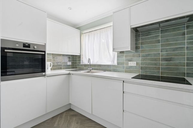 1 Ray House, Cressington Place, Bourne End photo 4