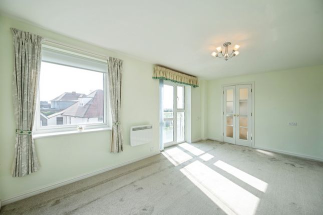 15 Dilkusha Court, 124, Sea Front, Hampshire photo 3