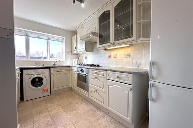 37, Holmefield, Newark photo 4
