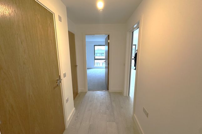 604, Peterborough photo 3