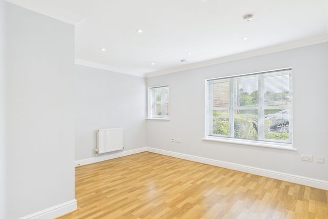 10 Marquis House, 61, Brookbank Close, Cheltenham photo 2