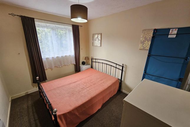 Thumbnail Flat to rent in Lowdell Close, Yiewsley, West Drayton