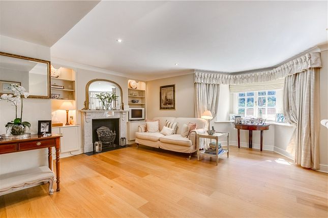 Flat for sale in Coleherne Court, The Little Boltons, London