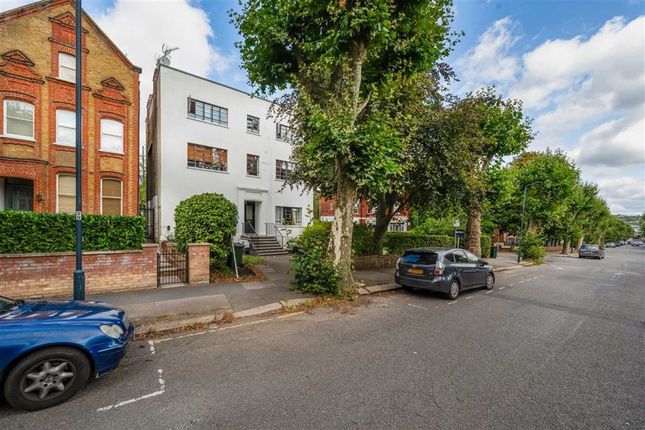 Maisonette to rent in Christchurch Avenue, Mapesbury, London