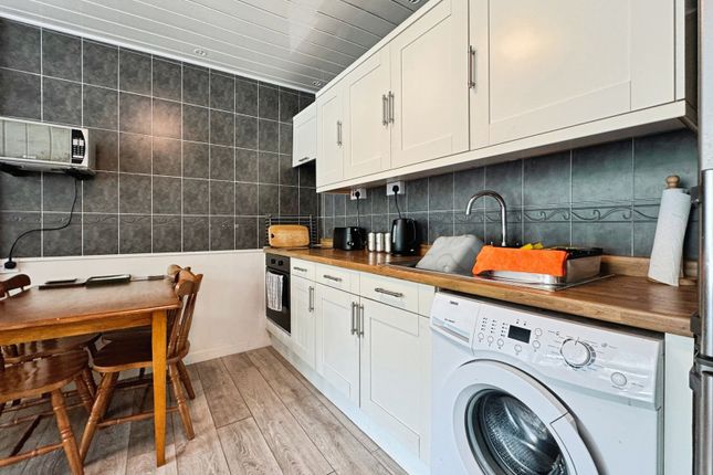 72 Hillside Villas,, Millendreath Holiday Village, Looe photo 3