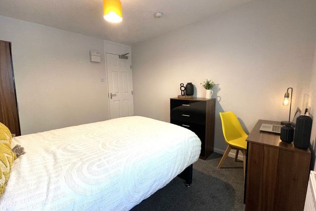 Room 3, 68, Drayton, Peterborough photo 3