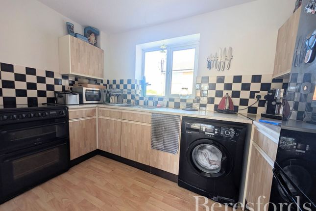 17, Viceroy Close, Essex photo 3