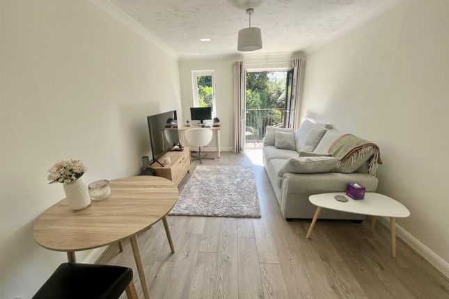3, Campbell Close, Yateley photo 2