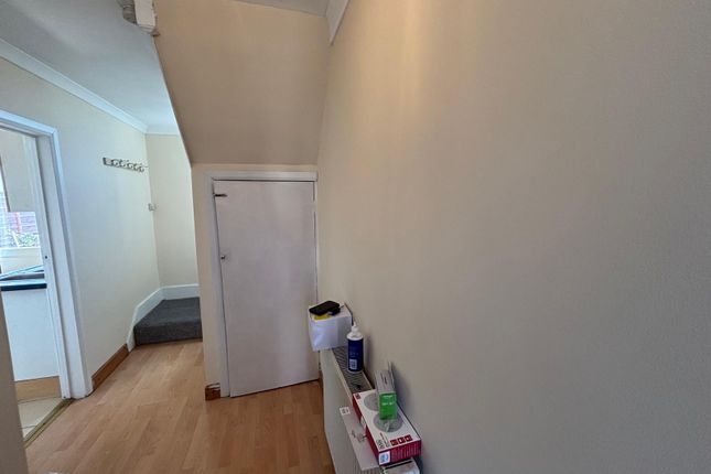 00, Blundell Road, Edgware photo 5