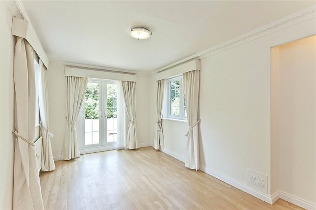 3, Nightingale Close, Surrey photo 4