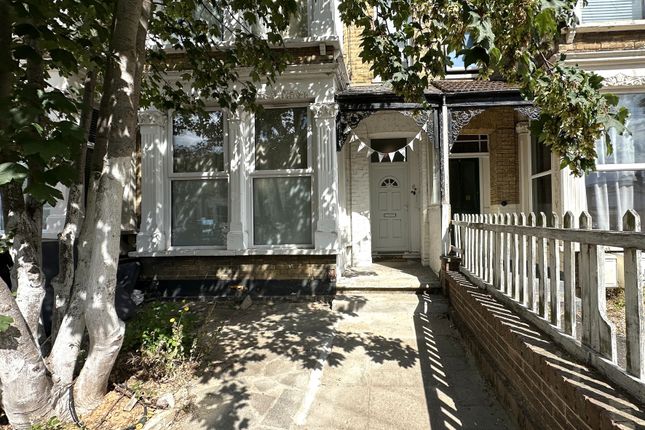 1-bed flat on Flat 2, 6 Hastings Road, Flat 2, 6 Hastings Road, Southend-on-Sea, £32,500