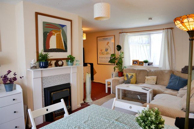 37, Dowding Drive, Calne photo 3