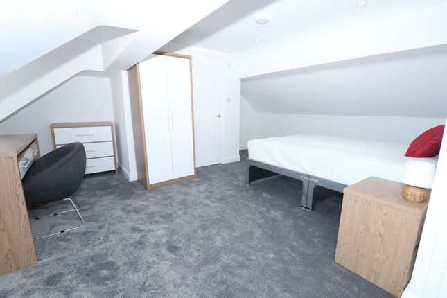 Room 8, 267 Walthall Street, Crewe, Cheshire photo 2