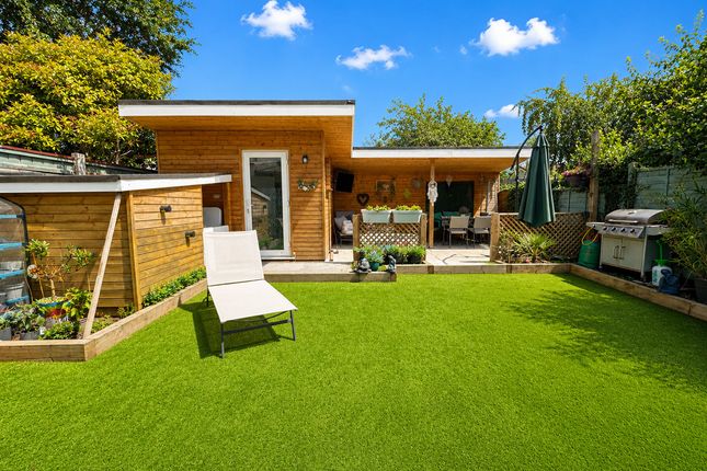 38, Pearsons Avenue, Rayleigh photo 3