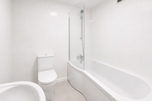Flat 3, London photo 5