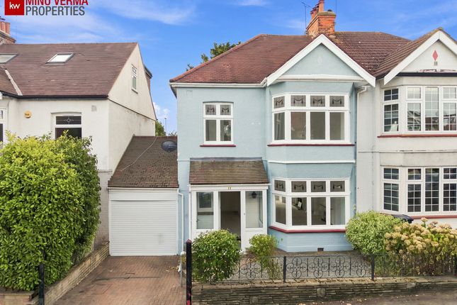 12, Reydon Avenue, Wanstead photo 2