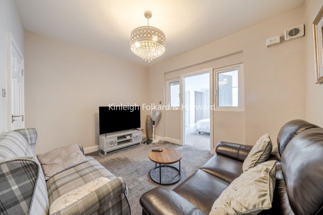 Flat C, 9, Rosedene Avenue, London photo 3