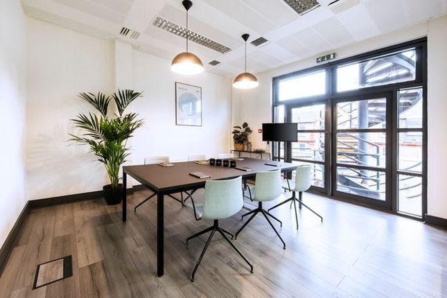 Office to let in Brunswick Place, London